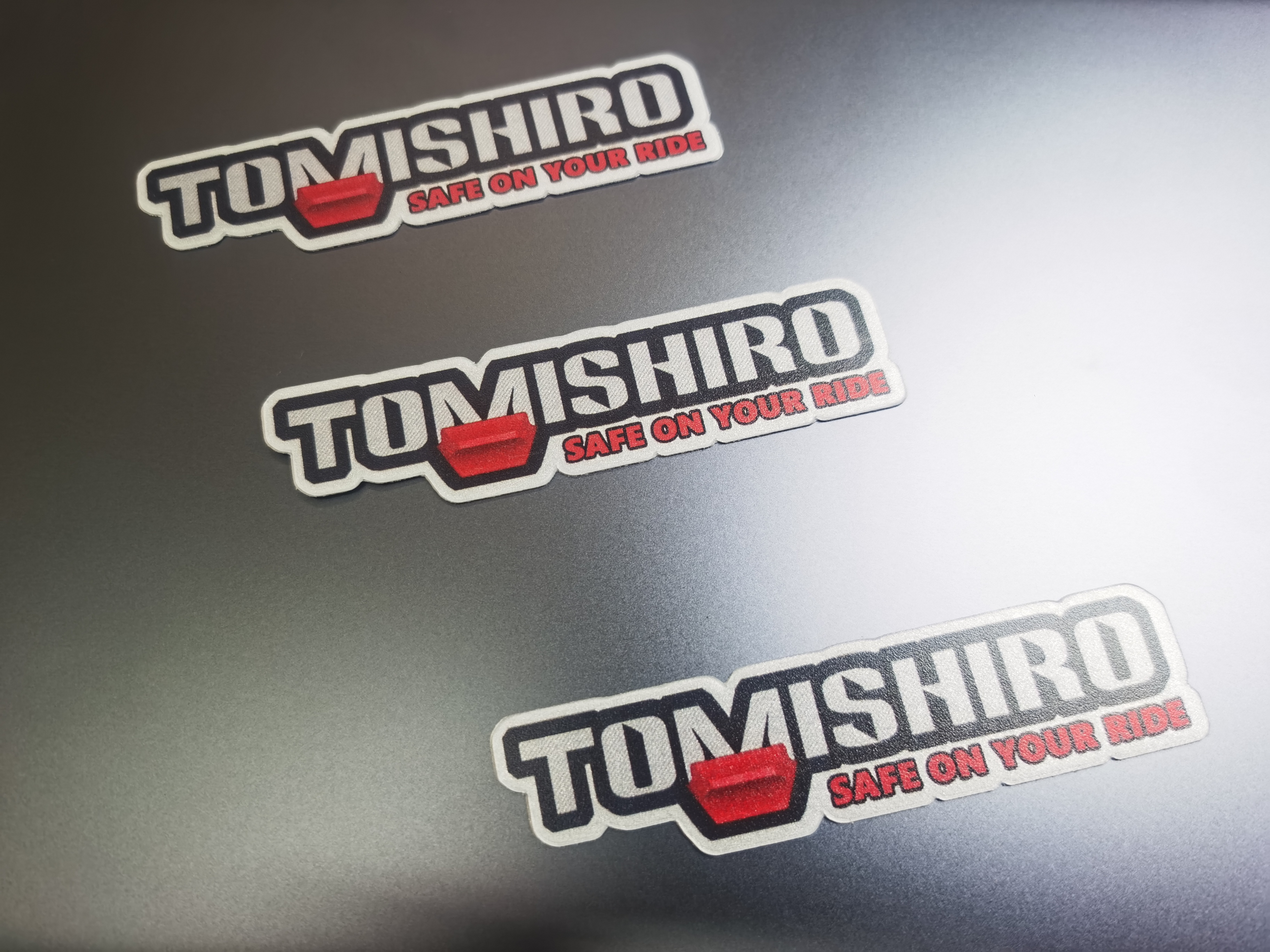 TOMISHIRO产品附赠车标品质更新